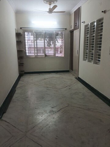 Room in 2 BHK Builder Floor at Koramangala – for Rent