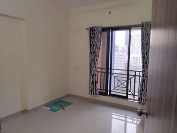 Room in 2 BHK Apartment at Sunshine Tower, Mulund West – for Rent