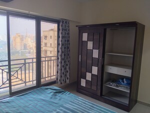 Room in 2 BHK Apartment at Sunshine Tower, Mulund West – for Rent