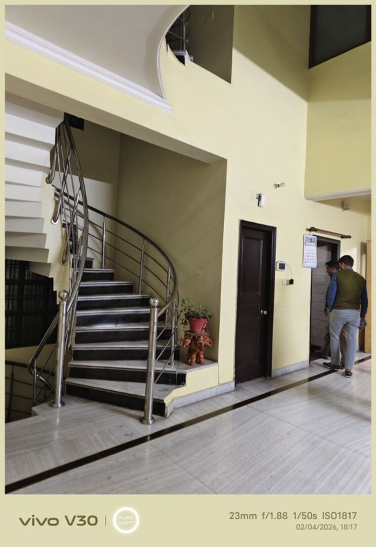 undefined, gomti nagar 6 Bedroom 2230 Sq.Ft. Independent House In Gomti Nagar Lucknow 9903827