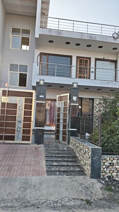 3 BHK + Extra Room Builder Floor For Rent in BPTP Parklands