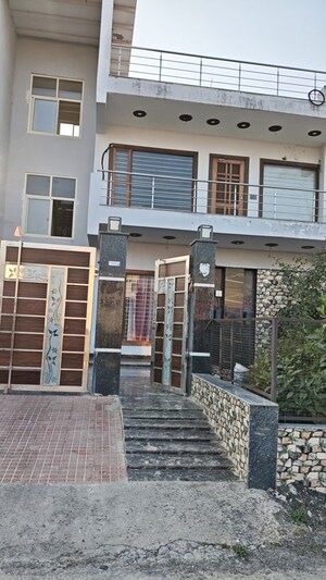 3 BHK Builder Floor For Rent in BPTP Parklands, Sector 76