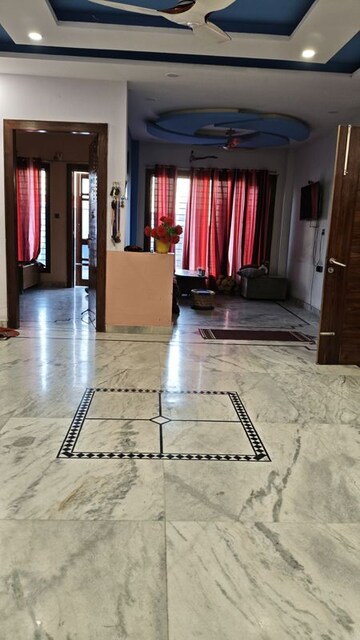 Living Room in 3 BHK Builder Floor at BPTP Parklands, Sector 76 – for Rent