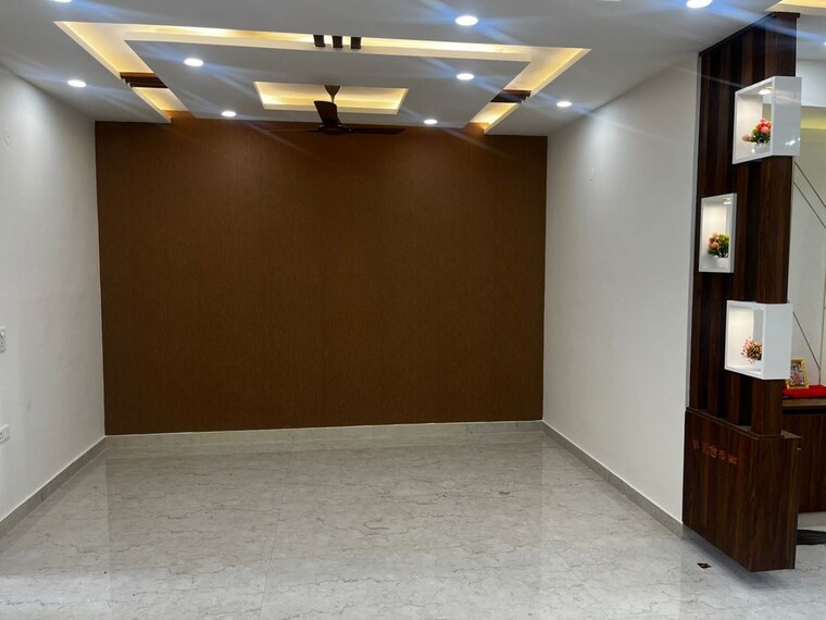 Room, parklands 3 Bedroom 250 Sq.Yd. Builder Floor In Sector 85 Faridabad 9903848