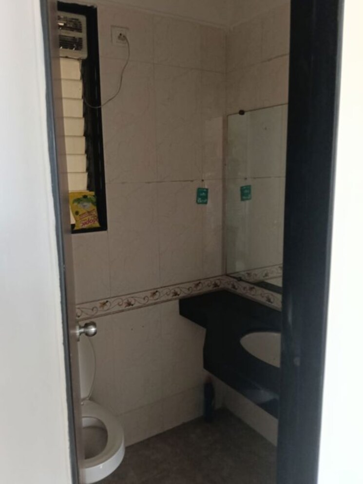Bathroom, supreme-lake-homes 2 Bedroom 650 Sq.Ft. Apartment In Powai Mumbai 9813461