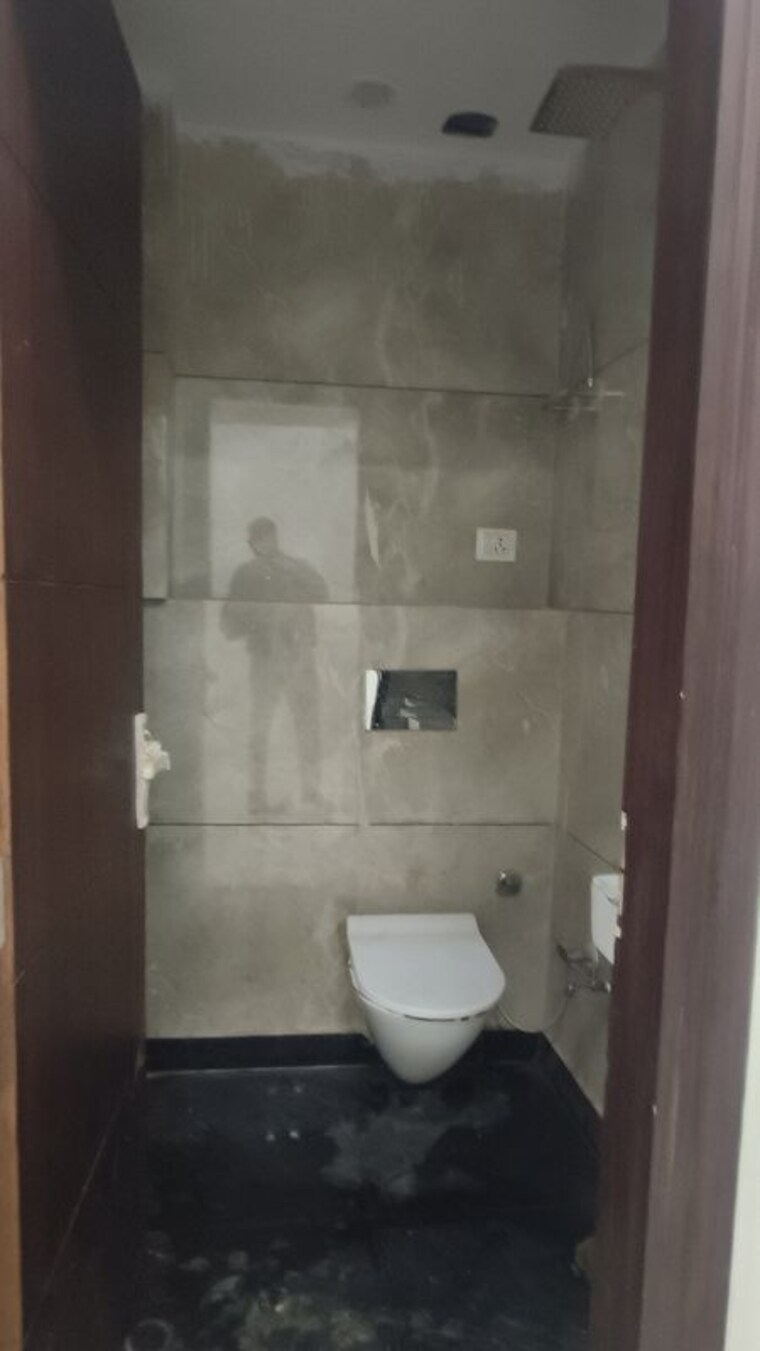 Bathroom, rohini sector 25 3 Bedroom 850 Sq.Ft. Builder Floor In Rohini Sector 25 Delhi 9903853