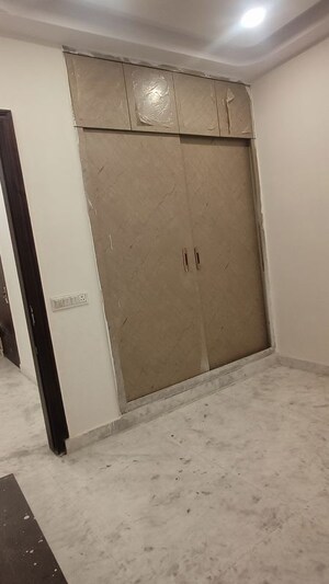 Room in 3 BHK Builder Floor at Rohini Sector 25 – for Sale