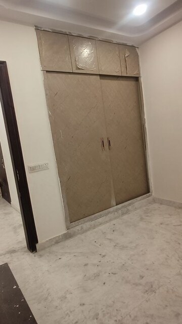 Room in 3 BHK Builder Floor at Rohini Sector 25 – for Sale