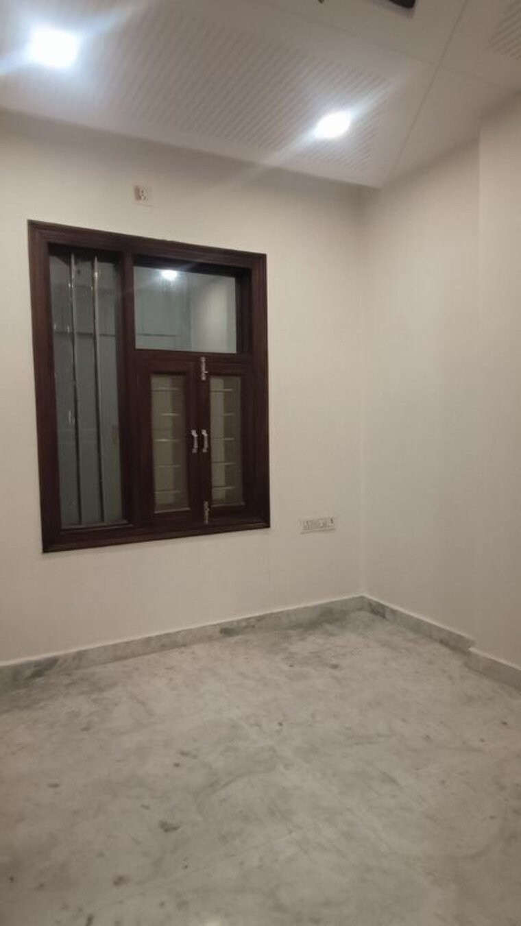 Room, rohini sector 25 3 Bedroom 850 Sq.Ft. Builder Floor In Rohini Sector 25 Delhi 9903853