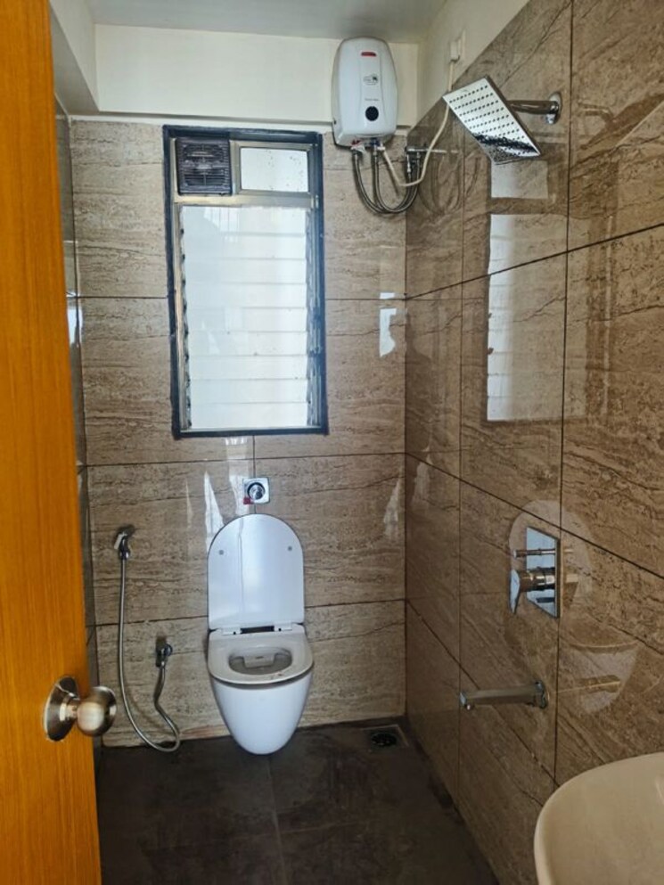 Bathroom, chandak-34-park-estate-d-wing 3 Bedroom 1100 Sq.Ft. Apartment In Goregaon West Mumbai 9903852