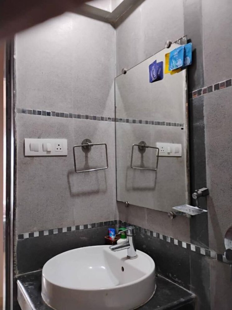 Bathroom, hdil-metropolis-residences 3 Bedroom 1631 Sq.Ft. Apartment In Andheri West Mumbai 9903875