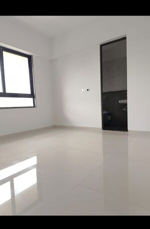 Room in 2 BHK Apartment at HDIL Metropolis Residences, Andheri West – for Rent