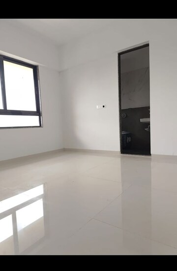 Room in 2 BHK Apartment at HDIL Metropolis Residences, Andheri West – for Rent