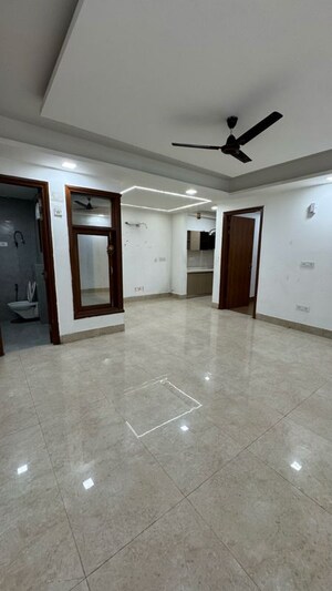 Room in 3 BHK Apartment at Palm Residency Chhatarpur, Rajpur Khurd Extension – for Rent