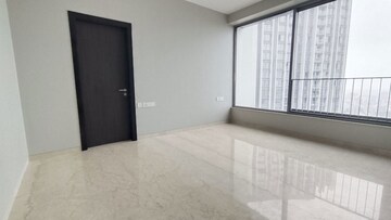 Room in 3 BHK Apartment at Oberoi Sky City, Borivali East – for Rent