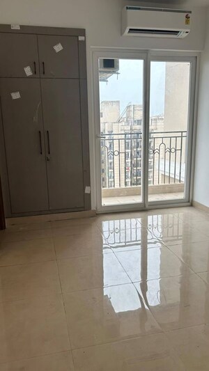 Room in 3.5 BHK Apartment at ATS Nobility, Sector 4 Greater Noida – for Rent