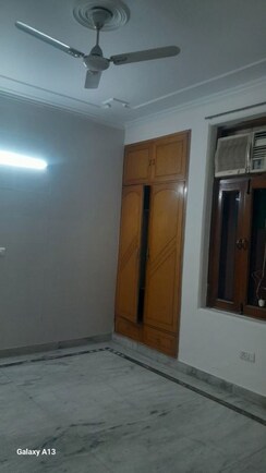 3 BHK + Pooja Room Builder Floor For Rent in Unitech South City II