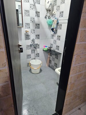 Bathroom in 1 BHK Apartment at Vakola – for Rent
