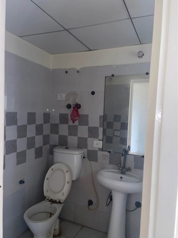 Bathroom, gaur-city-2-14th-avenue 2 Bedroom 990 Sq.Ft. Apartment In Sector 16c Greater Noida Greater Noida 9903929