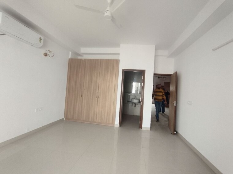 Room, ss-linden 4 Bedroom 2700 Sq.Ft. Builder Floor In Sector 84 Gurgaon 9903946