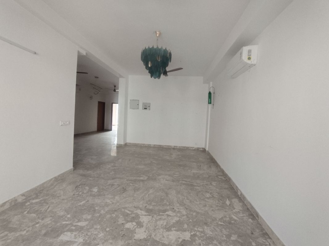 4 BHK + Servant Room Builder Floor For Rent in SS Linden