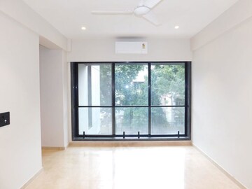 Room in 2 BHK Apartment at Seasons Trimurti, Santacruz West – for Rent