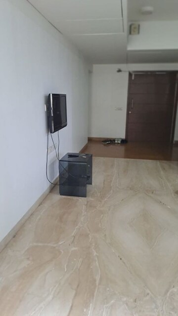 Room in 4 BHK Apartment at Prahlad Nagar – for Rent