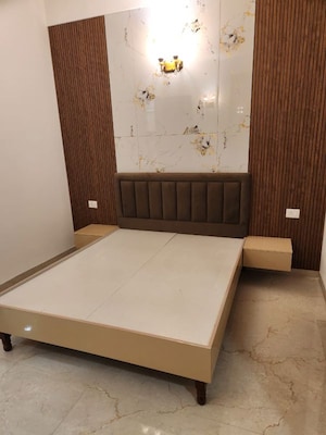 Room in 3 BHK Apartment at Smart World Orchard, Sector 61 – for Rent