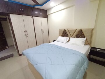 Bedroom in 2.5 BHK Apartment at Kalpataru Towers, Kandivali East – for Rent