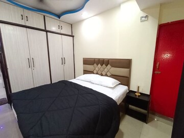 Bedroom in 2.5 BHK Apartment at Kalpataru Towers, Kandivali East – for Rent