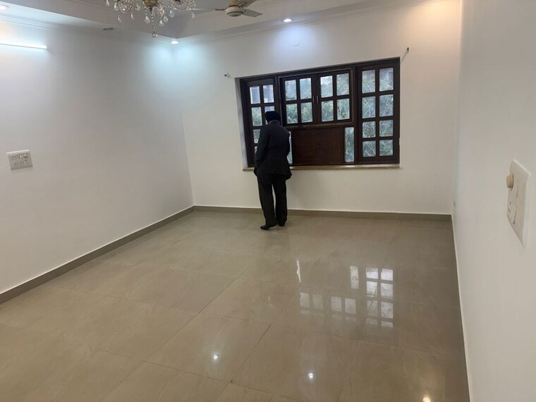 Room, panchsheel enclave 3 Bedroom 260 Sq.Yd. Apartment In Panchsheel Enclave Delhi 9904002