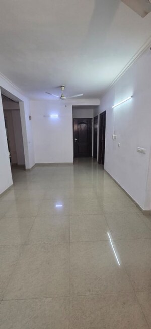 Room in 3 BHK Apartment at Omaxe R2, Gomti Nagar – for Rent