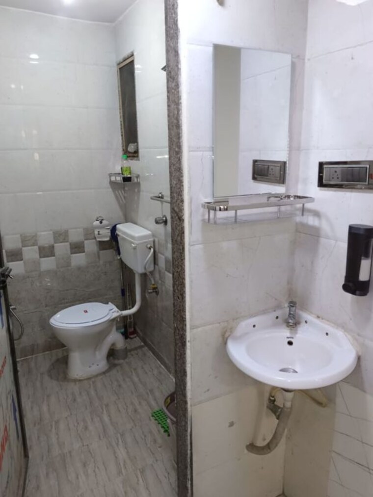 Bathroom, raheja-reflections 3 Bedroom 1385 Sq.Ft. Apartment In Kandivali East Mumbai 9904013
