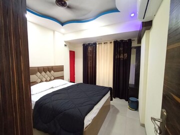Bedroom in 3 BHK Apartment at Raheja Reflections, Kandivali East – for Rent