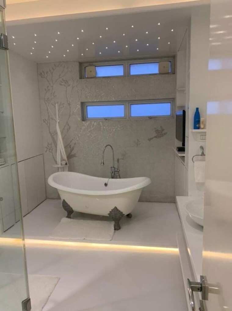 Bathroom, godrej-skyshore 3 Bedroom 1577 Sq.Ft. Apartment In Versova Mumbai 9904017