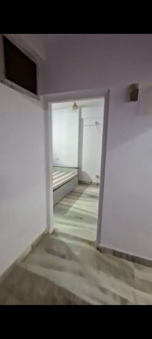 Room in 2 BHK Apartment at Vakola – for Rent