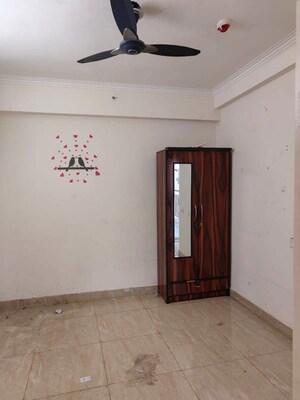 Room in 1 BHK Apartment at Gaur City 2 - 14th Avenue, Sector 16c Greater Noida – for Rent