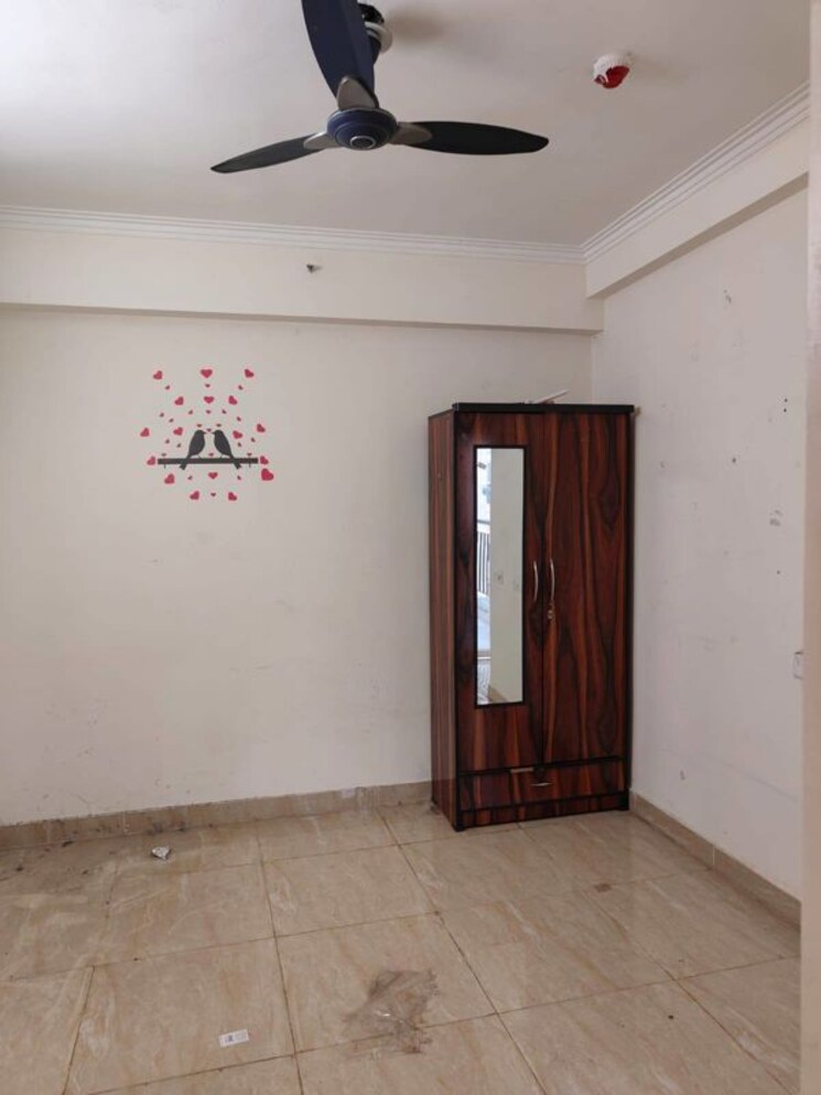 Room, gaur-city-2-14th-avenue 1 Bedroom 530 Sq.Ft. Apartment In Sector 16c Greater Noida Greater Noida 9904025