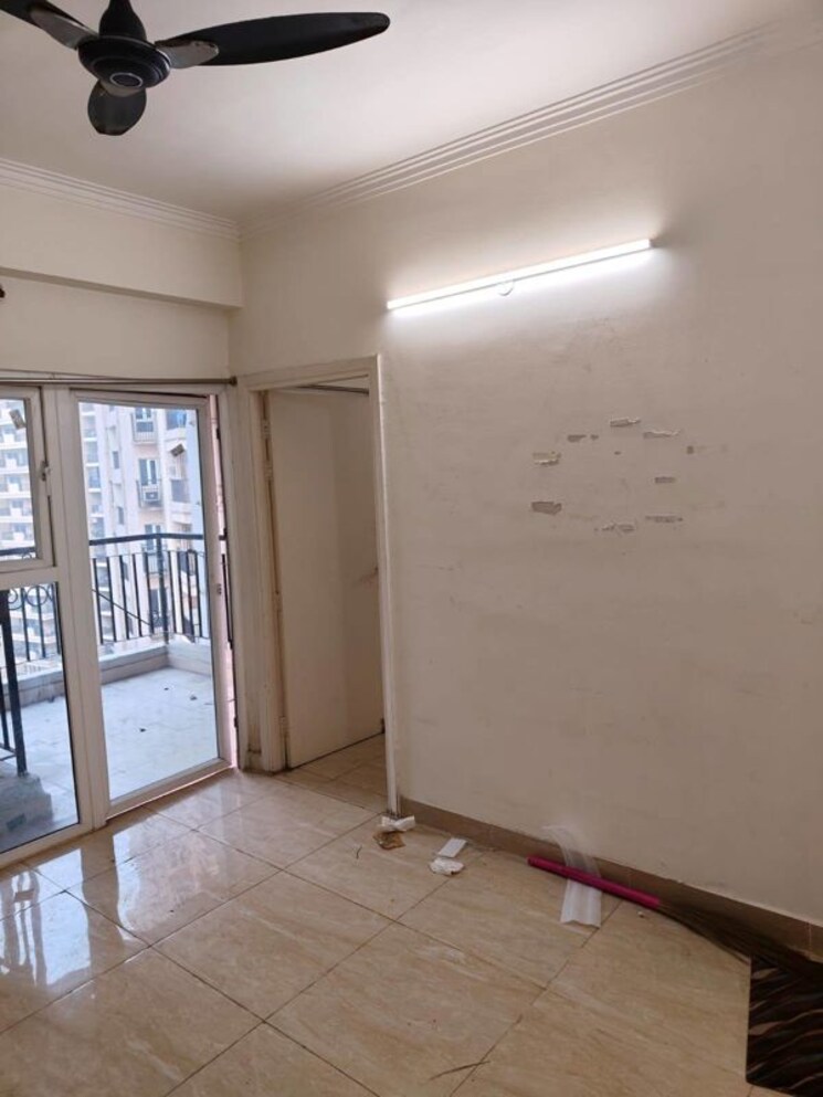 Room, gaur-city-2-14th-avenue 1 Bedroom 530 Sq.Ft. Apartment In Sector 16c Greater Noida Greater Noida 9904025