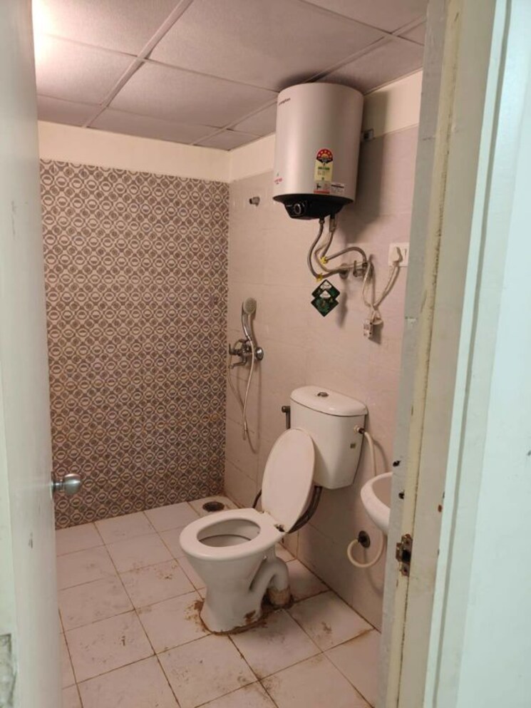 Bathroom, gaur-city-2-14th-avenue 1 Bedroom 530 Sq.Ft. Apartment In Sector 16c Greater Noida Greater Noida 9904025