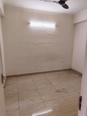 Room in 1 BHK Apartment at Gaur City 2 - 14th Avenue, Sector 16c Greater Noida – for Rent