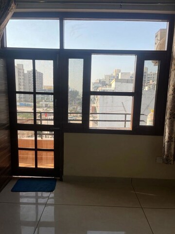 Room in 2 BHK Apartment at Milton Tower, Vip Road – for Rent