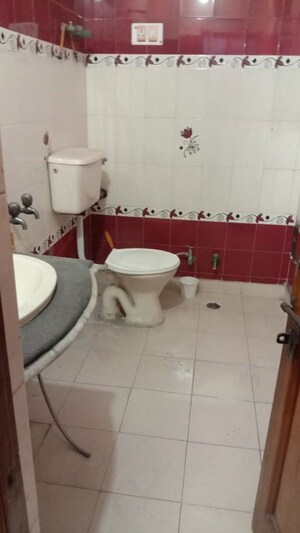 Team Area in 2 BHK Builder Floor at Kavi Nagar – for Sale