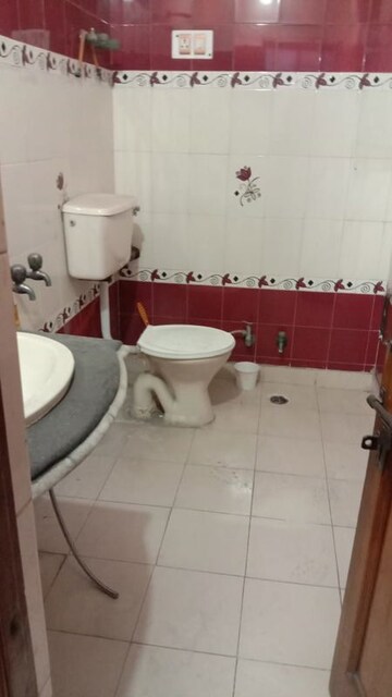 Team Area in 2 BHK Builder Floor at Kavi Nagar – for Sale