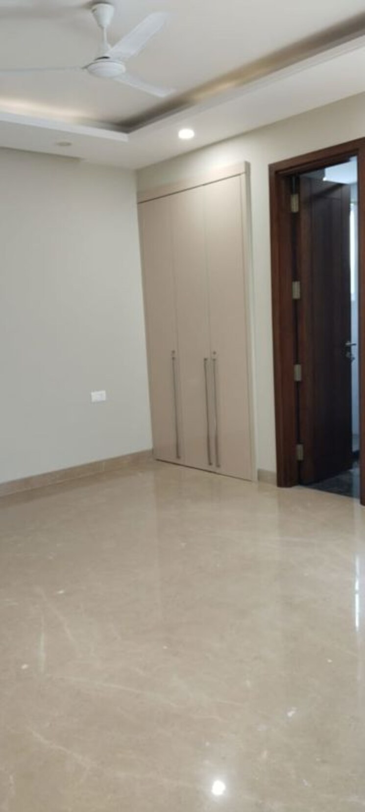 Room, jasola 4 Bedroom 300 Sq.Yd. Apartment In Jasola Delhi 9904066