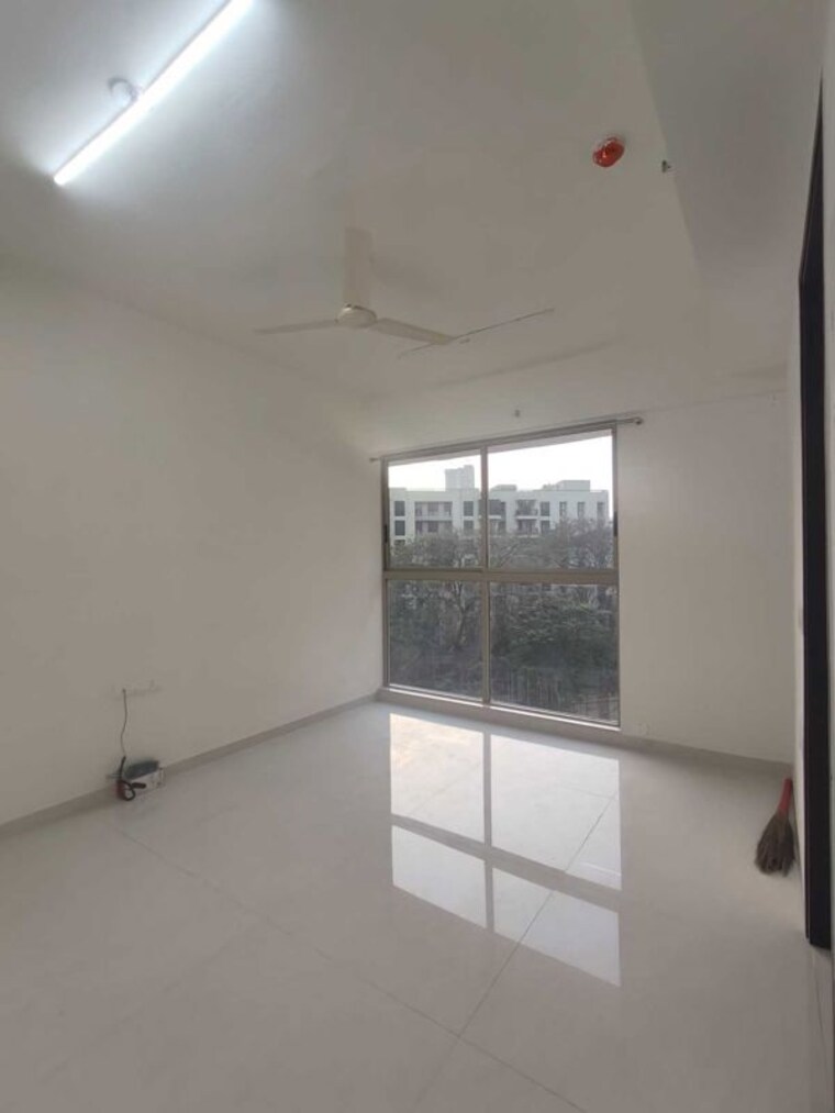 Room, lodha-crown-quality-homes 1 Bedroom 350 Sq.Ft. Apartment In Majiwada Thane 9904074