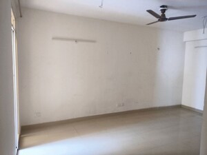 Room in 2.5 BHK Apartment at VVIP Homes, Gaur City 2 – for Rent