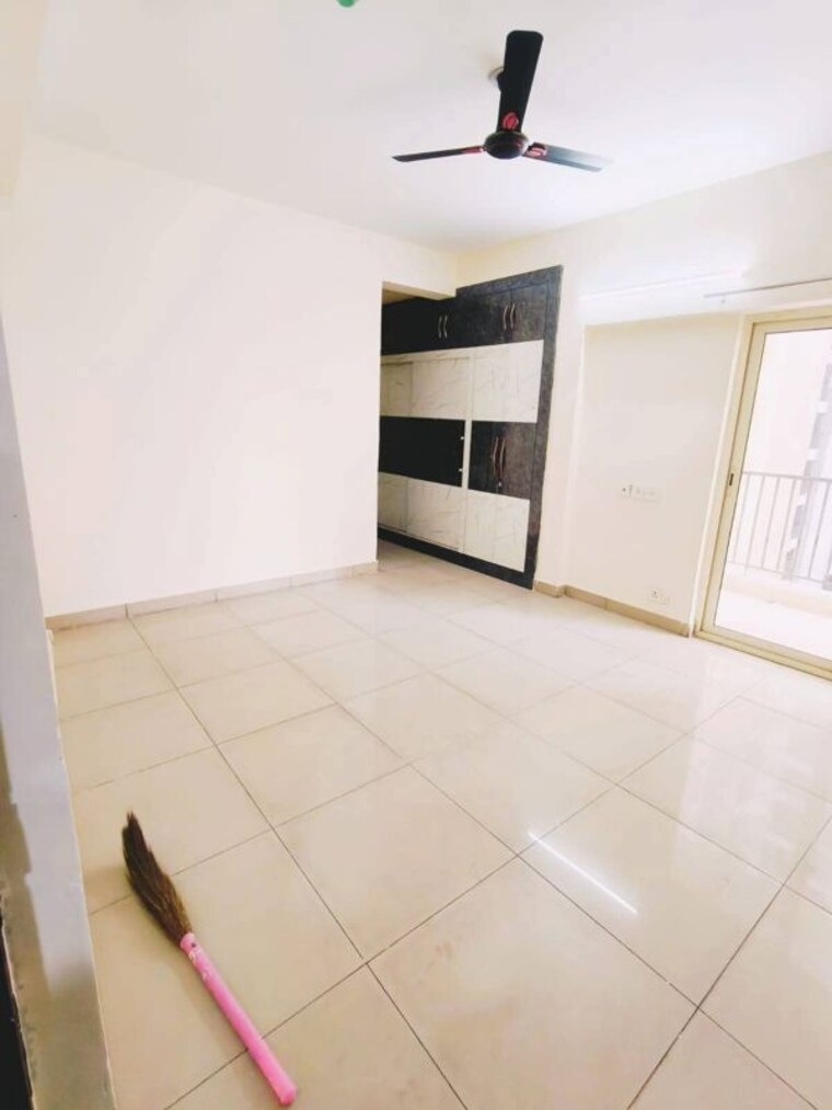 Room, gaur-city-5th-avenue 2.5 Bedroom 1175 Sq.Ft. Apartment In Sector 4 Greater Noida Greater Noida 9904091