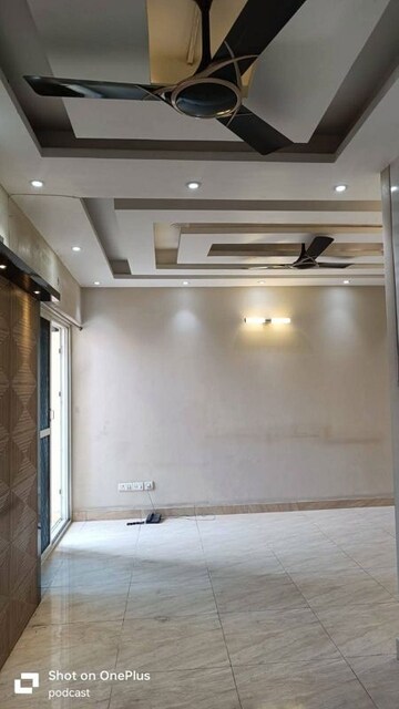 Room in 2.5 BHK Apartment at Gaur City 1st Avenue, Sector 4 Greater Noida – for Rent