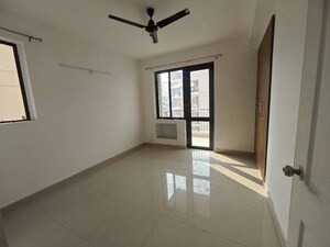 Room in 2.5 BHK Apartment at Gaur City 1st Avenue, Sector 4 Greater Noida – for Rent